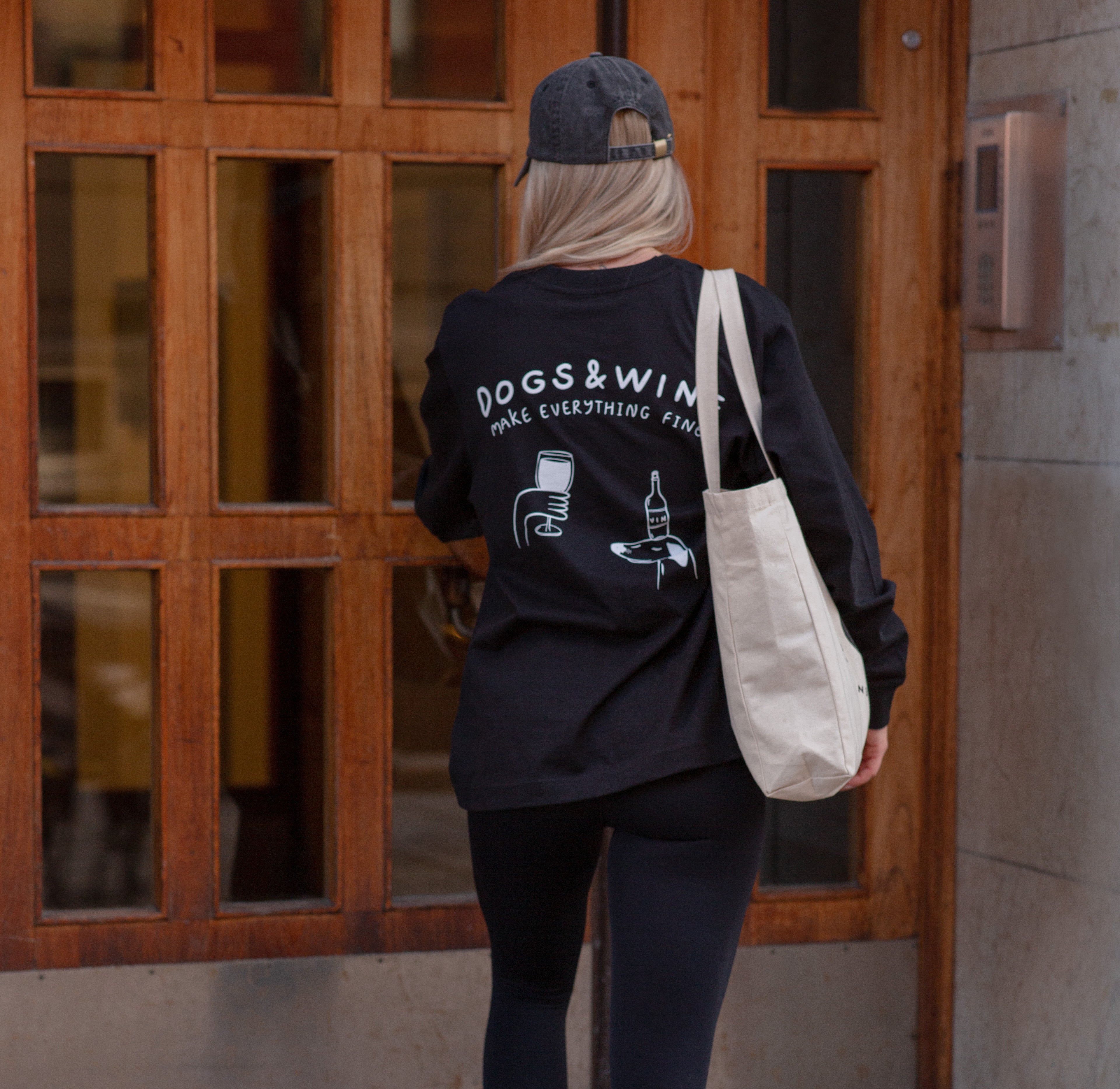 Svart Långärmad T-shirt - Dogs & Wine Make Everything Fine