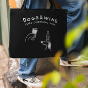 Svart Premium Tygväska - Dogs & Wine Make Everything Fine 