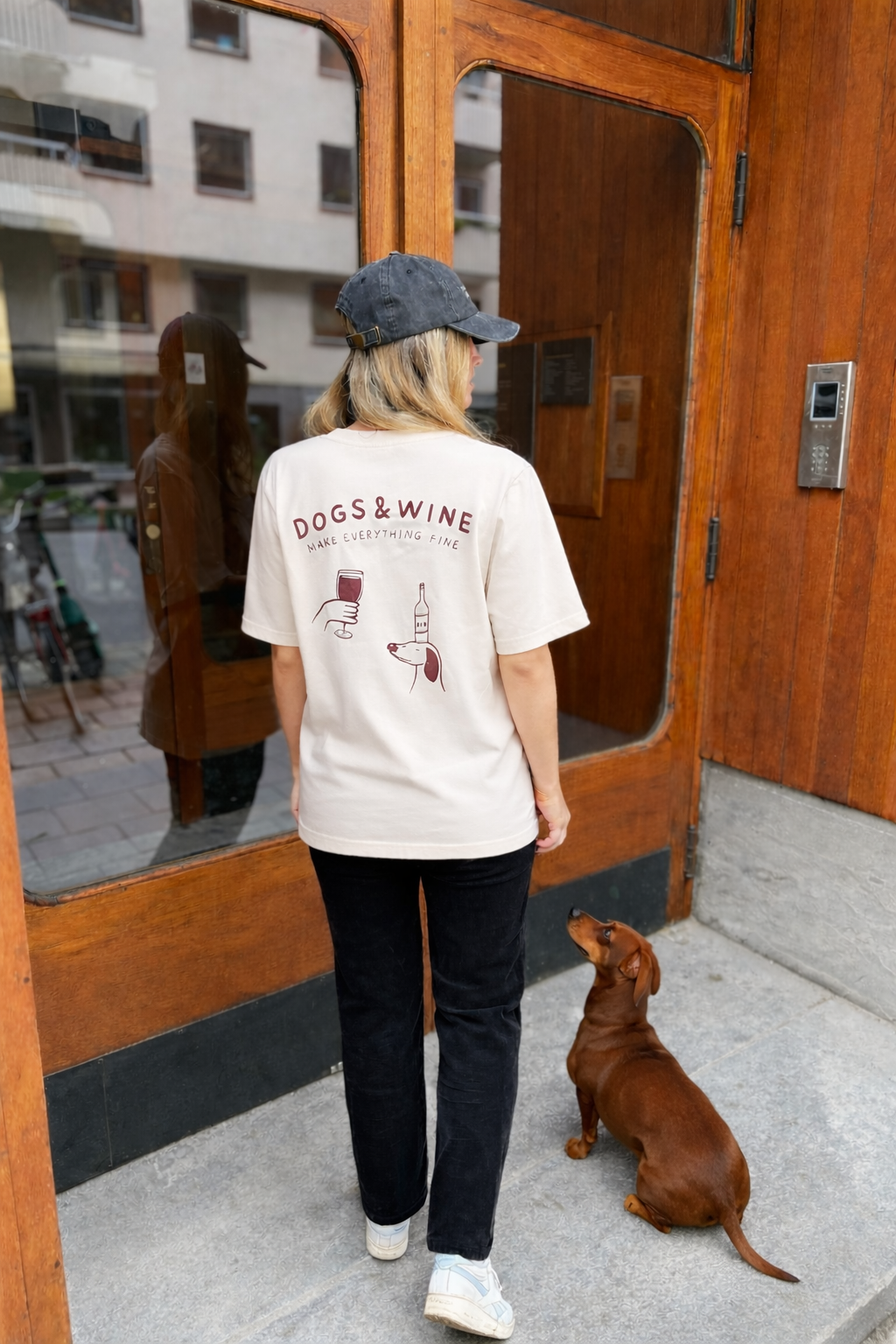 Vit T-shirt - Dogs & Wine Make Everything Fine 